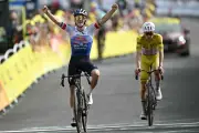 Remco Evenepoel remporte la 15e étape du Tour de France au Plateau de Solaison