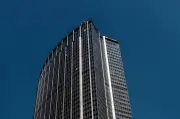 Rénovation de la tour Montparnasse : un chantier titanesque débute dans l'incertitude