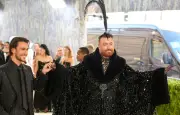 Sam Smith et Christian Cowan officialisent leurs fiançailles