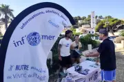 Sensibilisation à la protection de la Méditerranée sur une plage du Var
