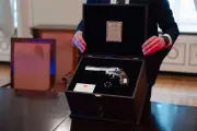 Sommet de l'Otan : Erdogan offre un revolver aux dirigeants, embarrassant les délégations