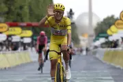 Tadej Pogacar remporte son 5e Tour, record égalé