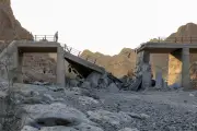États-Unis bombardent Iran : deux soldats tués, représailles au Koweït