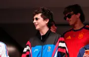 Timothée Chalamet, fan des pom-pom girls des Cowboys, console sa défaite