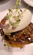 Tomate tatin au caramel et glace au thym serpolet en Haute-Savoie