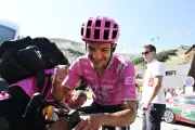 Tour de France 2026 : Carapaz s'impose à Orcières-Merlette en rose