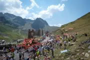 Tour de France : au Tourmalet, la fête avant la course