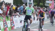 Tour de France : Olav Kooij remporte la 5e étape à Pau, son premier succès