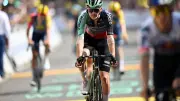 Tour de France : Paul Seixas porte un masque FFP2 pour se protéger des virus