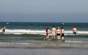 Treize secourus et un mort sur les plages normandes