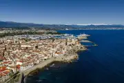Trois jeunes Cannois en prison après un coup de couteau à Antibes pour un regard