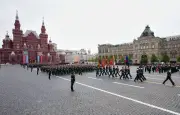 Trois morts et cinq blessés dans des attaques de drones près de Moscou