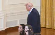 Trump dénonce des vulnérabilités électorales et menace de contester les midterms