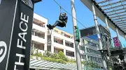 Tyrolienne de 69 mètres installée au centre commercial Polygone de Béziers