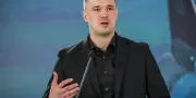 Ukraine : le départ du ministre de la Défense sème l'incompréhension