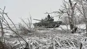 Ukraine récupère un char russe T-72 abandonné et l'utilise contre Moscou