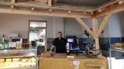 Un primeur s'installe dans l'ancienne cave viticole réhabilitée à Combas