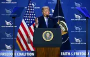 Un technicien du prompteur de Trump gagnait 100.000$ en pariant sur ses discours