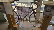 Un vélo du Tour 1929 exposé au Glacier culturel de La Grand-Combe