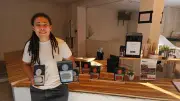 Une jeune torréfactrice s'installe aux halles Marty de Valras-Plage