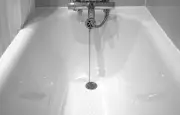 Une octogénaire secourue après neuf jours coincée dans sa baignoire