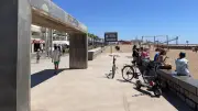 Valras-Plage : l'interdiction du torse nu hors plage fait débat