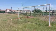 Valros : le stade se refait une beauté avec 30 m² de pelouse neuve