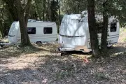 Vence : deux caravanes en zone boisée, la maire saisit le préfet