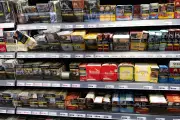 Vente de cigarettes bientôt interdite aux jeunes nés après 2009