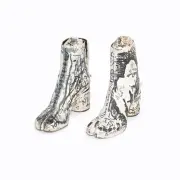 Vente des archives de Martin Margiela : un os de sainte Thérèse