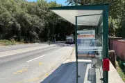 Villeneuve-Loubet : des boutons d'urgence sur les abribus, une première en France