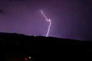 Violents orages : deux morts, 53 000 foyers sans électricité