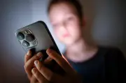 Viols à distance : un suspect jugé sans contact physique