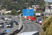 Vélo en libre-service : le système D des Azuréens face aux bouchons sur l'A8