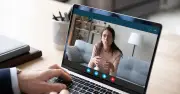 Woebot : le chatbot thérapeutique cesse ses activités après huit ans