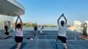 Yoga sur le rooftop du Palais des Congrès du Cap d'Agde chaque dimanche