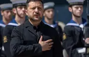 Zelensky chez Trump pour des Patriots, Moscou sous 390 drones