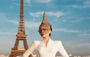 Zendaya en déesse Athéna : un look Givenchy 1997 au Trocadéro