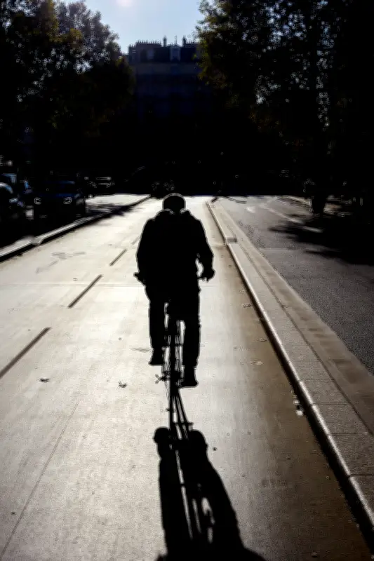 Cycliste poignardé : la lutte contre les violences motorisées jugée non prioritaire