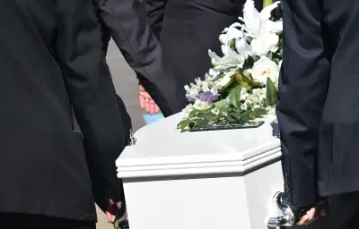 20 ans de prison pour un croque-mort qui enterrait des cercueils vides