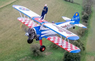 À 97 ans, Betty Bromage bat son record de wing walking