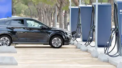 A9 en 2046 : IA, recharge en roulant et climat, le plan de Vinci