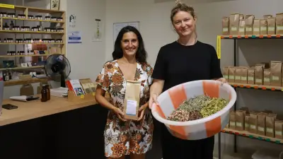 Allié.e.s : l'herboristerie qui fait infuser les plantes au quotidien à Marseille
