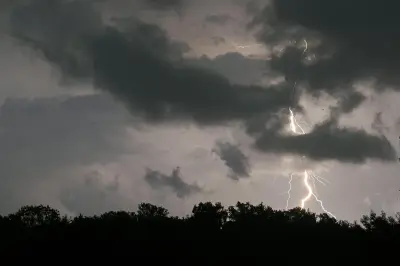 Alpes-Maritimes : 1 800 impacts de foudre, orage violent et annulations en cascade