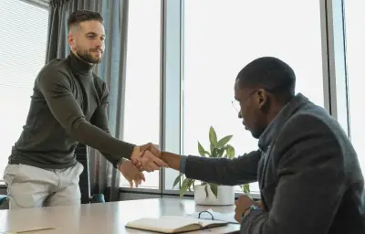 Alternance 2026 : les grands groupes recrutent des milliers de jeunes