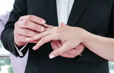 Amour ou amitié : Clémence Guetté propose un statut de partenaire social