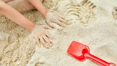 Annecy : un bac à sable à 56 000 euros indigne des parents