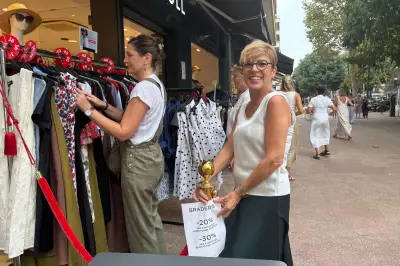 À Antibes, la braderie de fin d'été attire les foules grâce aux bonnes affaires