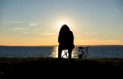 Après une séparation, elle retourne chaque été dans le même lieu de vacances