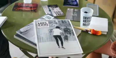 Arles : le magazine satirique qui secoue la Camargue